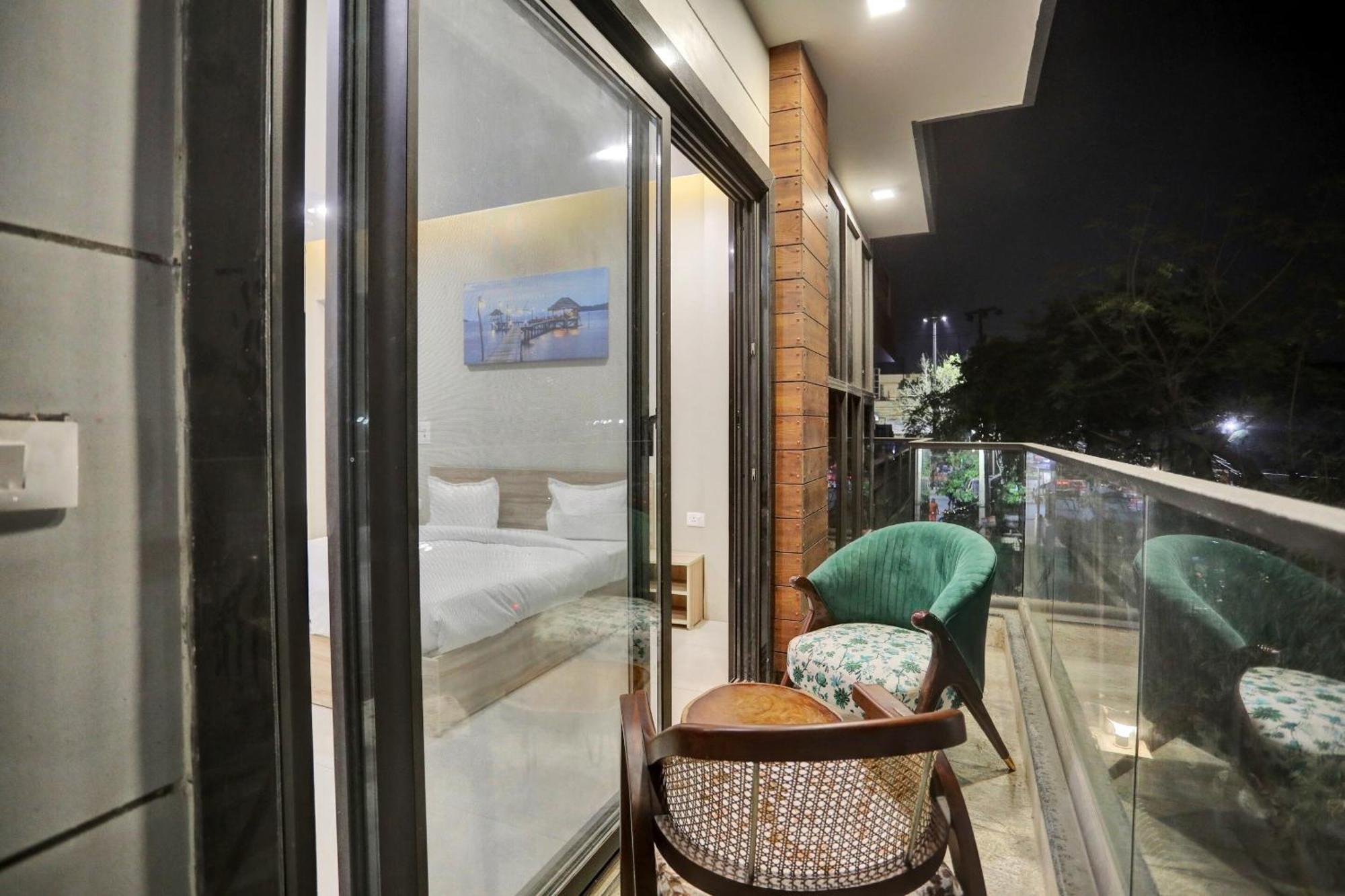 Townhouse Xanthe Hotel Noida Exterior foto