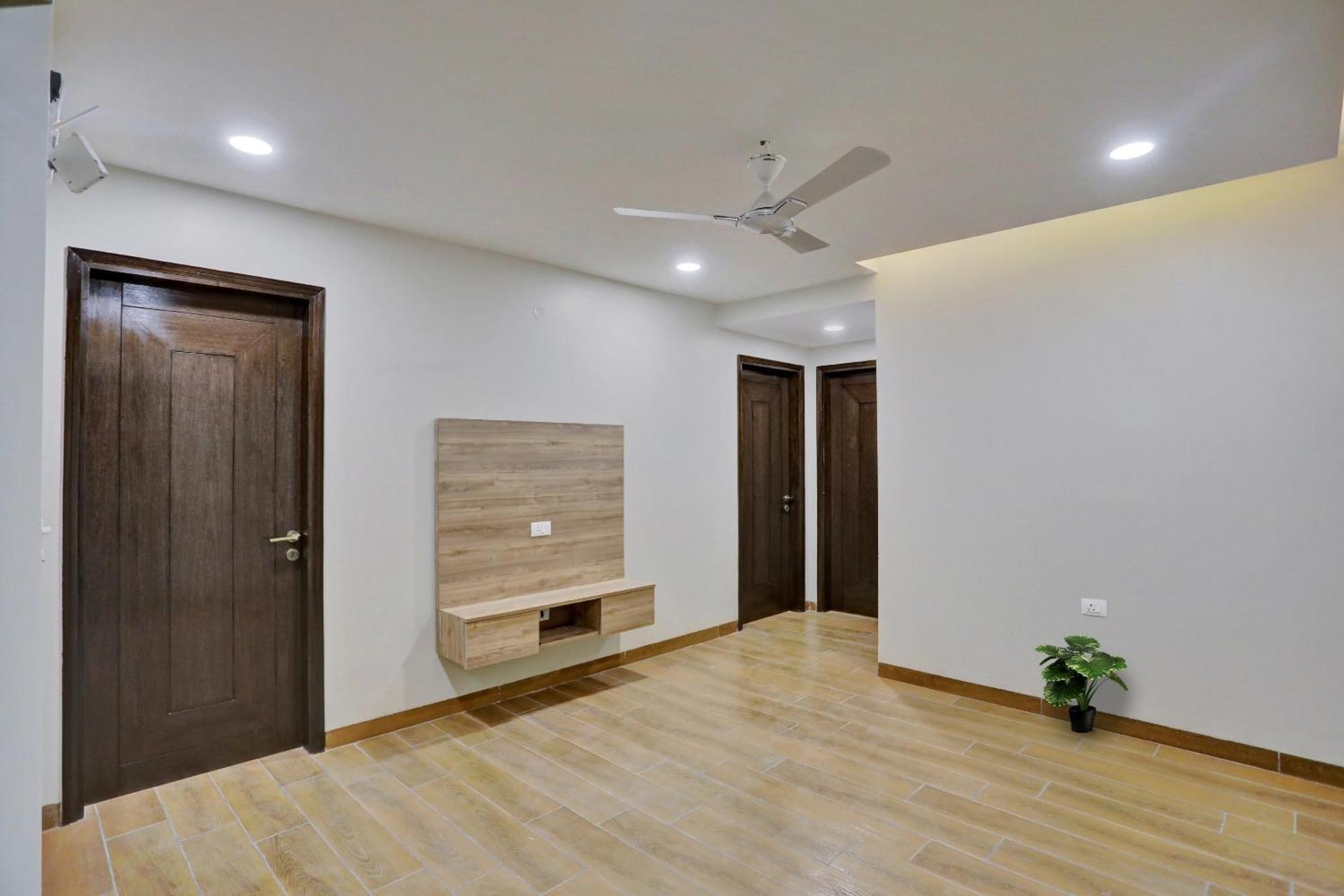Townhouse Xanthe Hotel Noida Exterior foto
