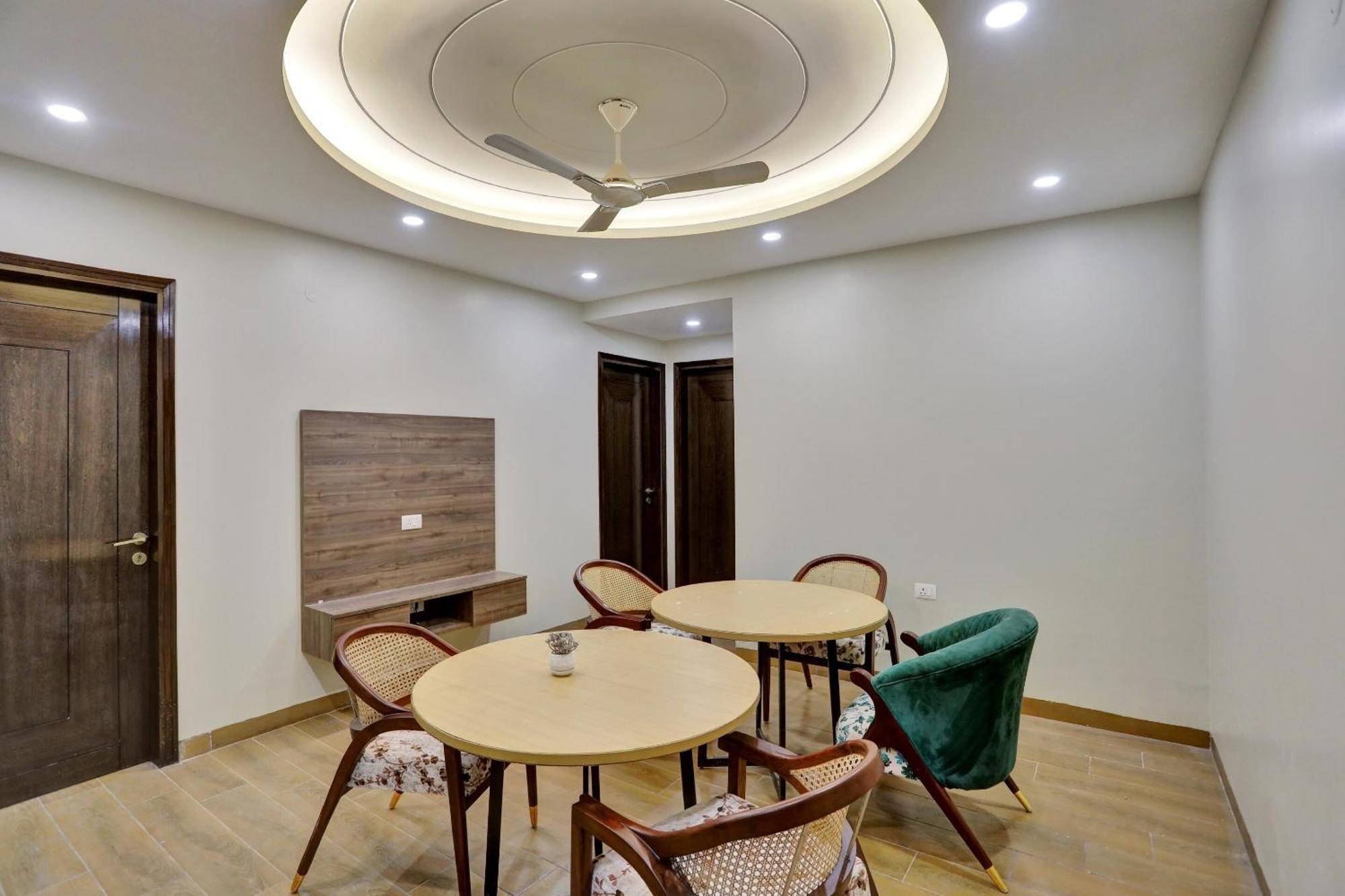 Townhouse Xanthe Hotel Noida Exterior foto