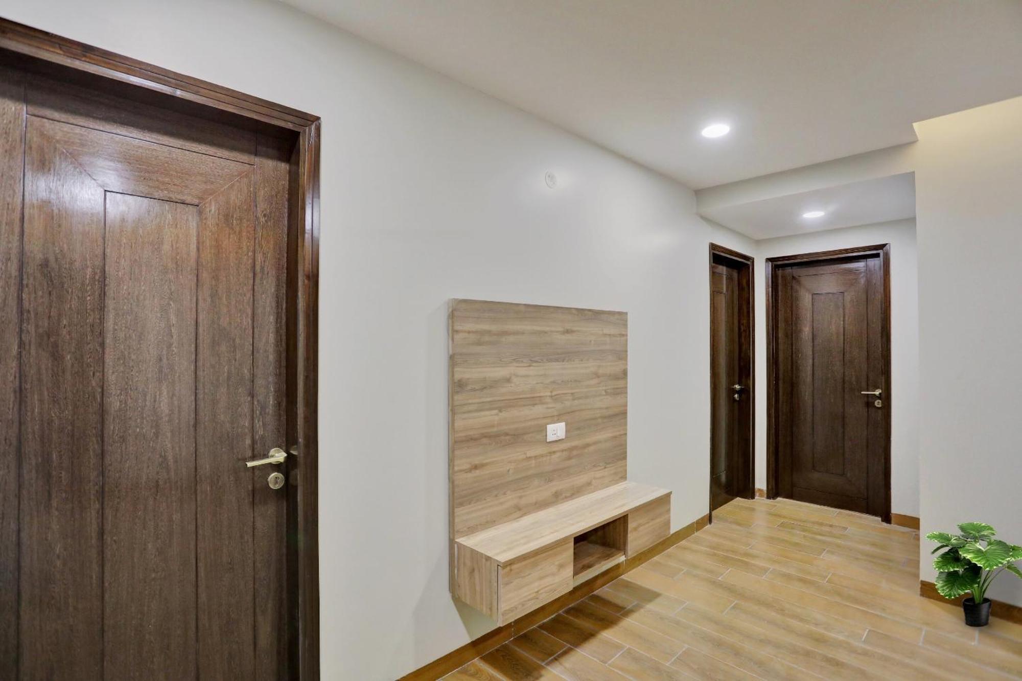 Townhouse Xanthe Hotel Noida Exterior foto